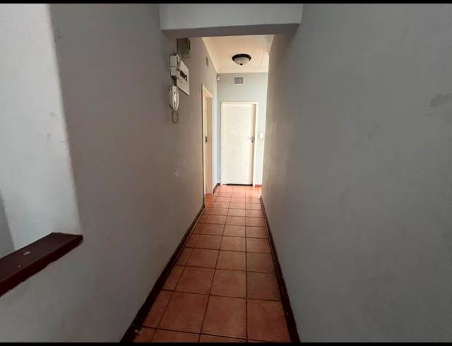10 BEDROOM HOUSE FOR SALE IN KEMPTON PARK CENTRAL